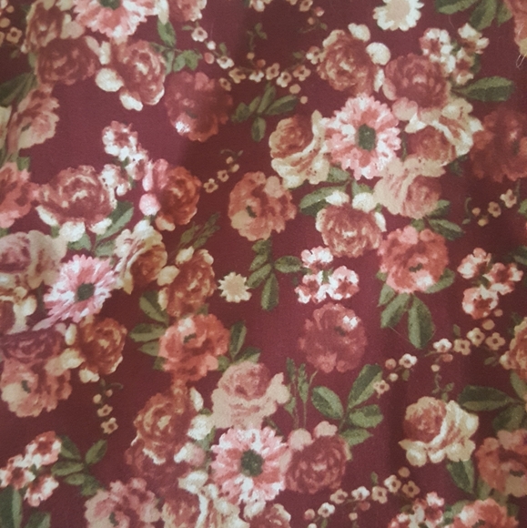 SOLD Cropped Floral Plunge Neck Long Sleeved Top - Picture 3 of 4